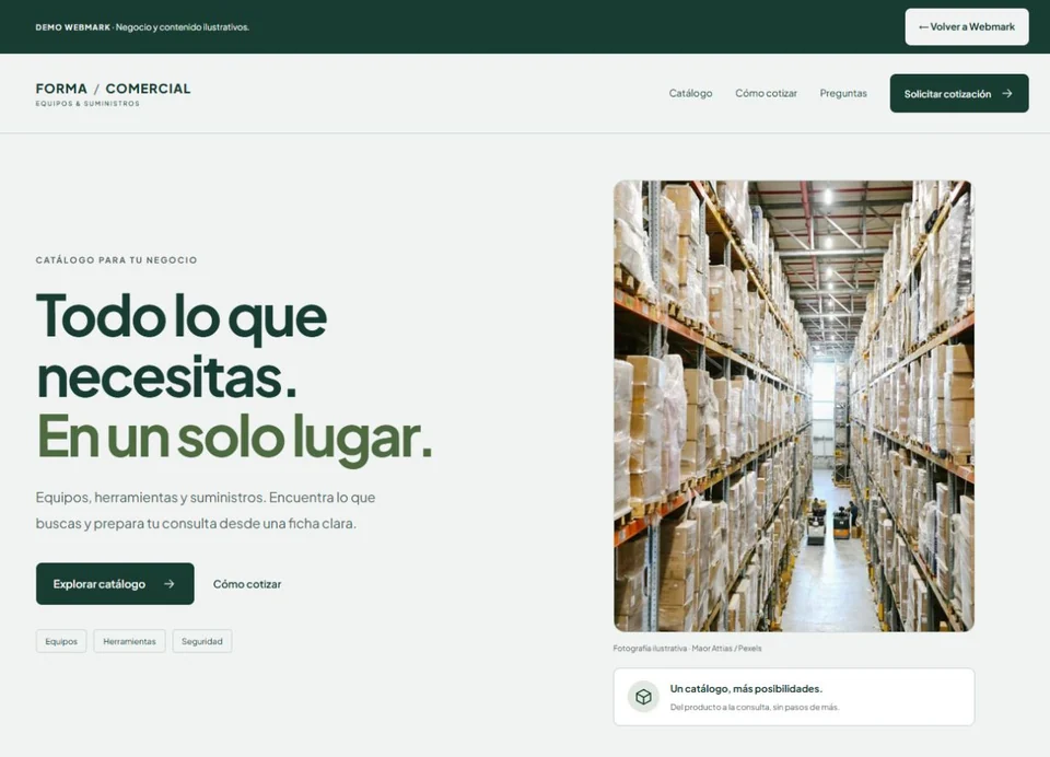 Captura real de la demo comercial de Webmark, con catálogo y fotografía de almacén.